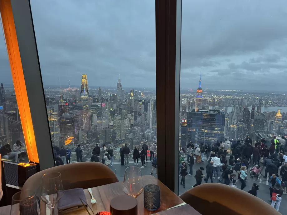 Вид з ресторану "Пік