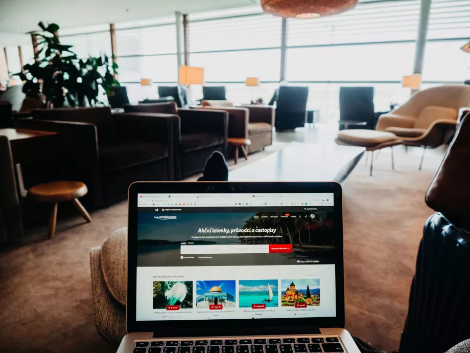 Відпочиньте у лаунжі Cathay LHR T3