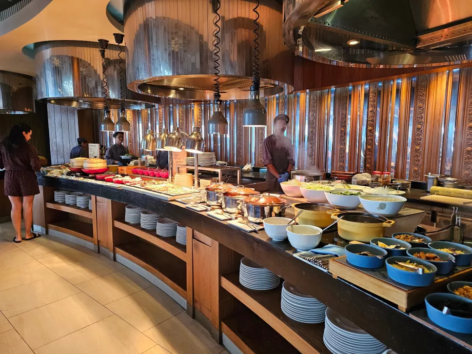 Сніданок - шведський стіл