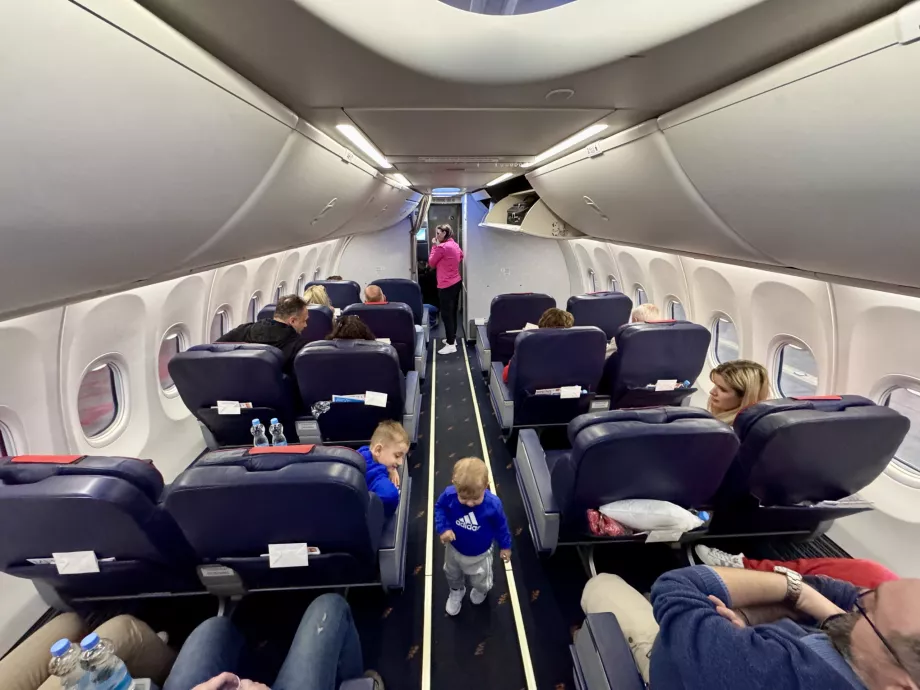 Салон бізнес-класу Smartwings B738