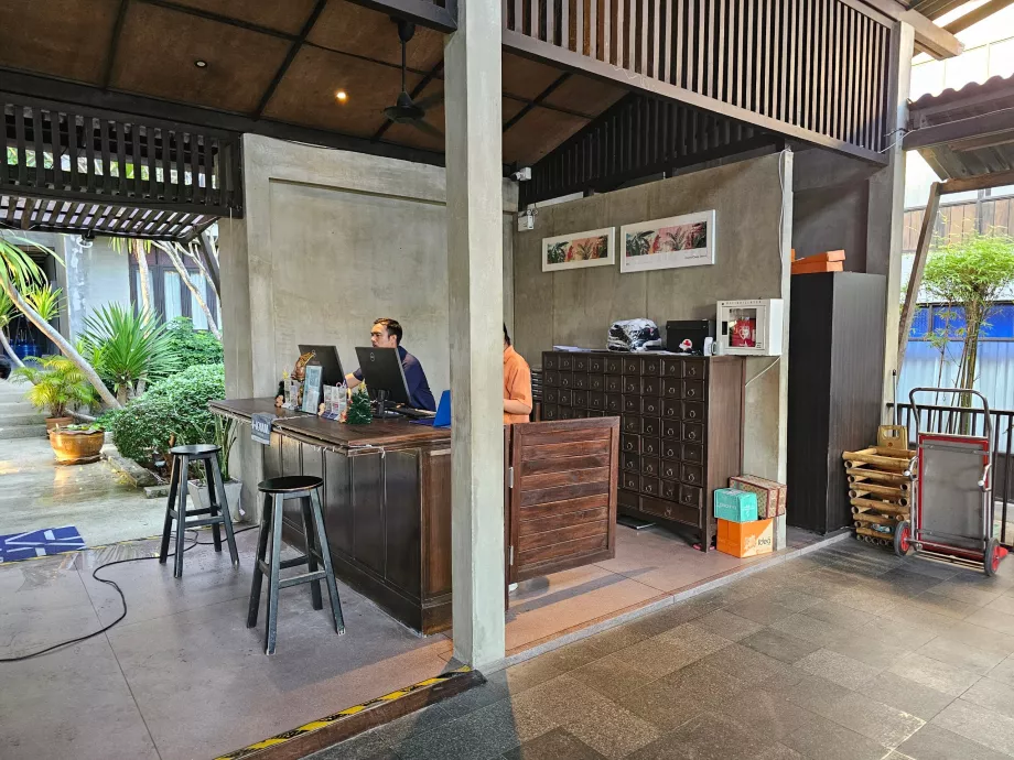 Прийом Homm Chura Samui