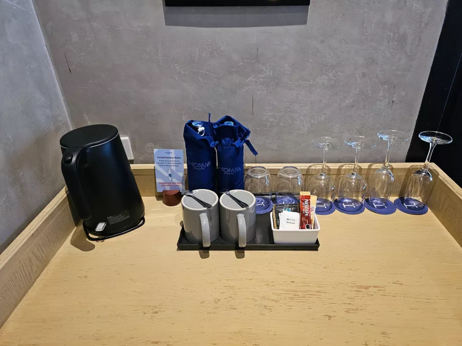 Безкоштовна вода та розчинна кава/чай