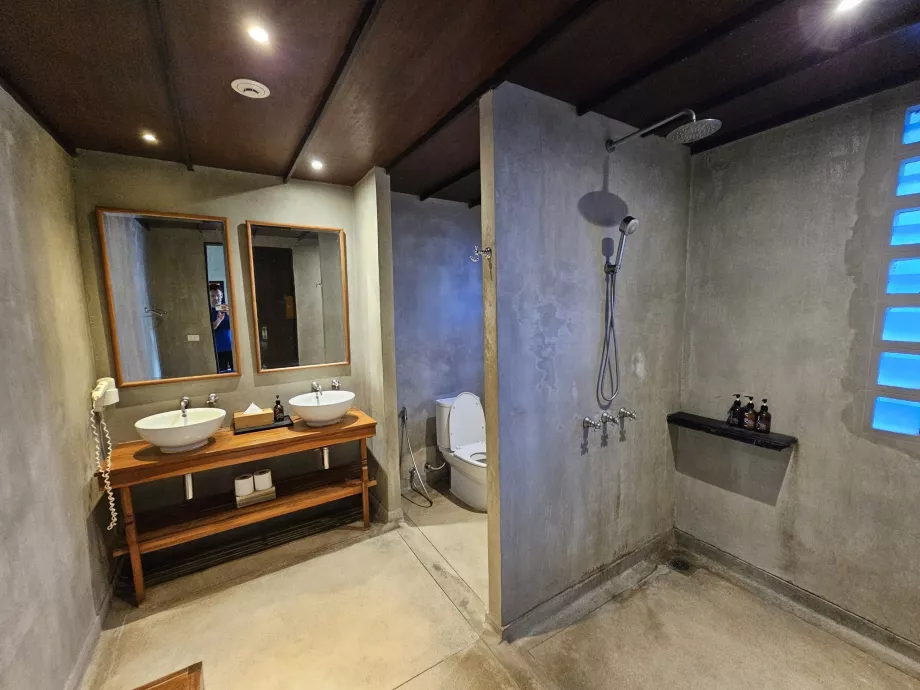 Ванна кімната у фітнес-залі