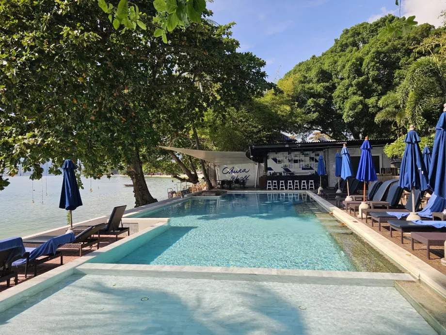 Басейн готелю