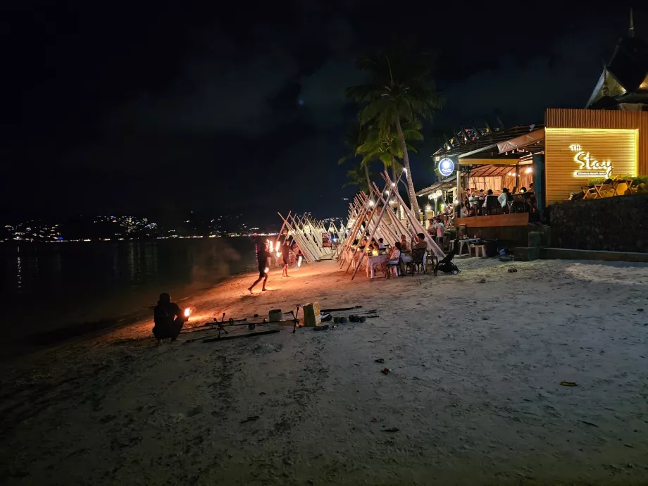 Вогняне шоу на пляжі Чавенг