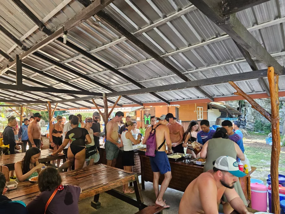 Обід включений у вартість поїздки