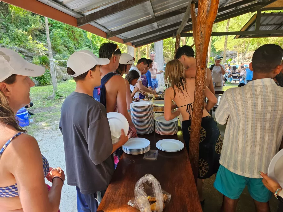 Обід включений у вартість поїздки