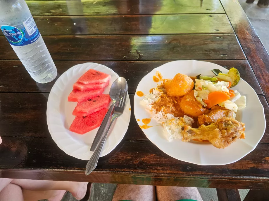 Обід включений у вартість поїздки