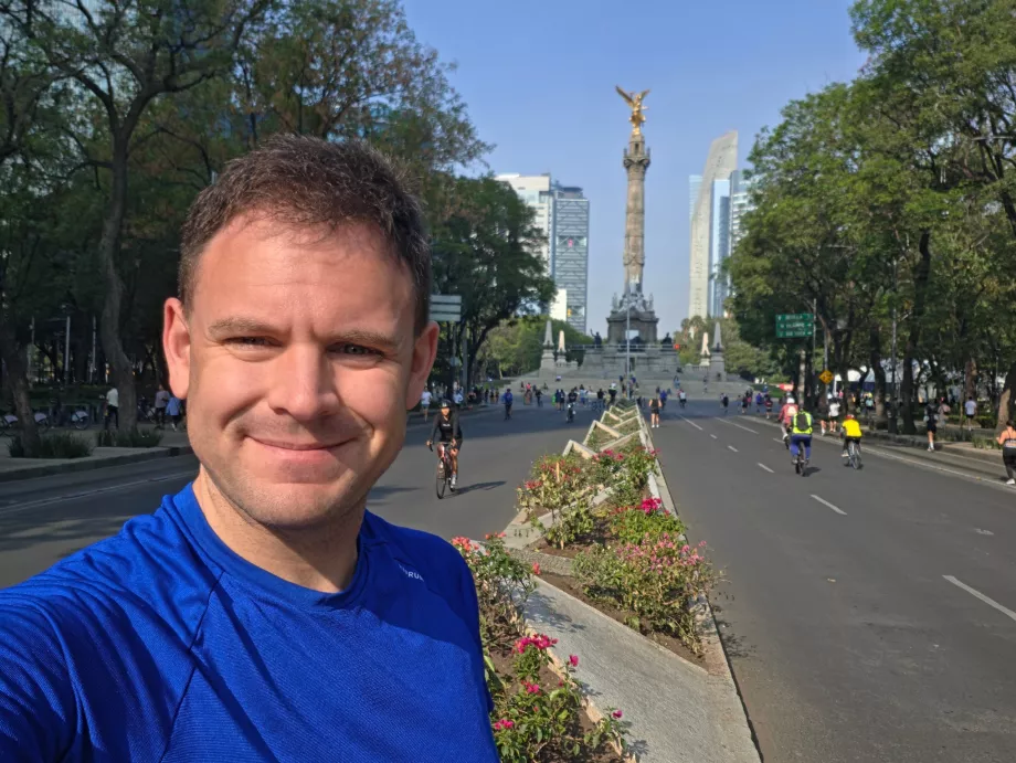Недільна ранкова пробіжка вулицями CDMX