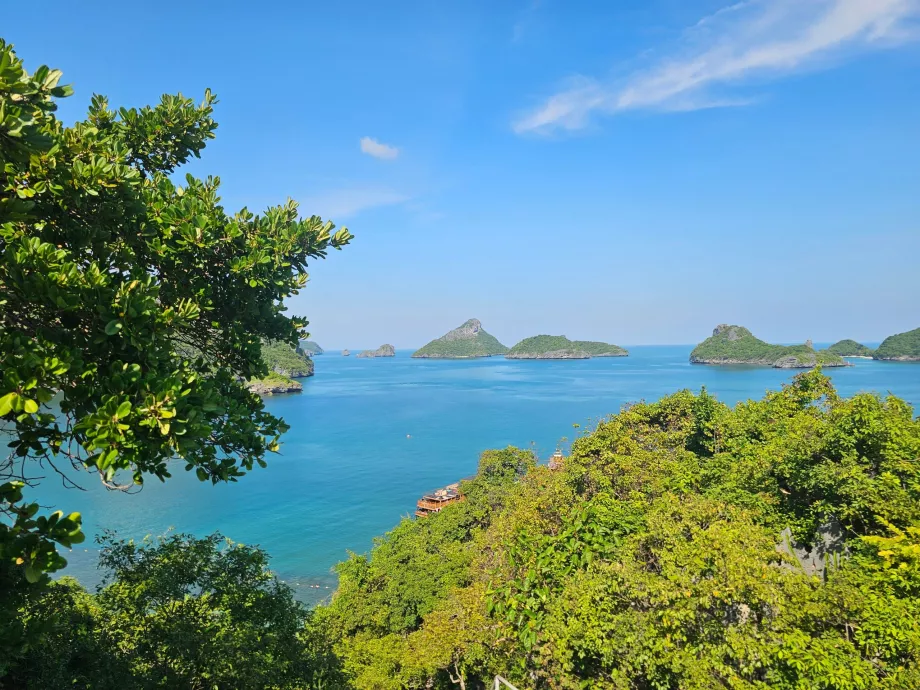 Вид з Смарагдового озера