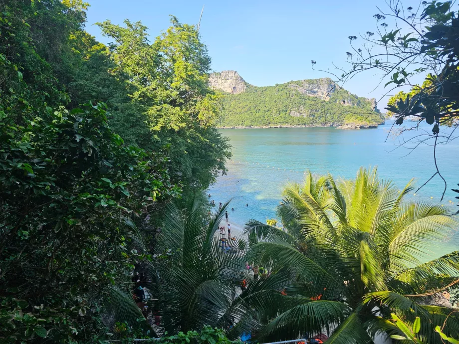 Вид по дорозі до Смарагдового озера