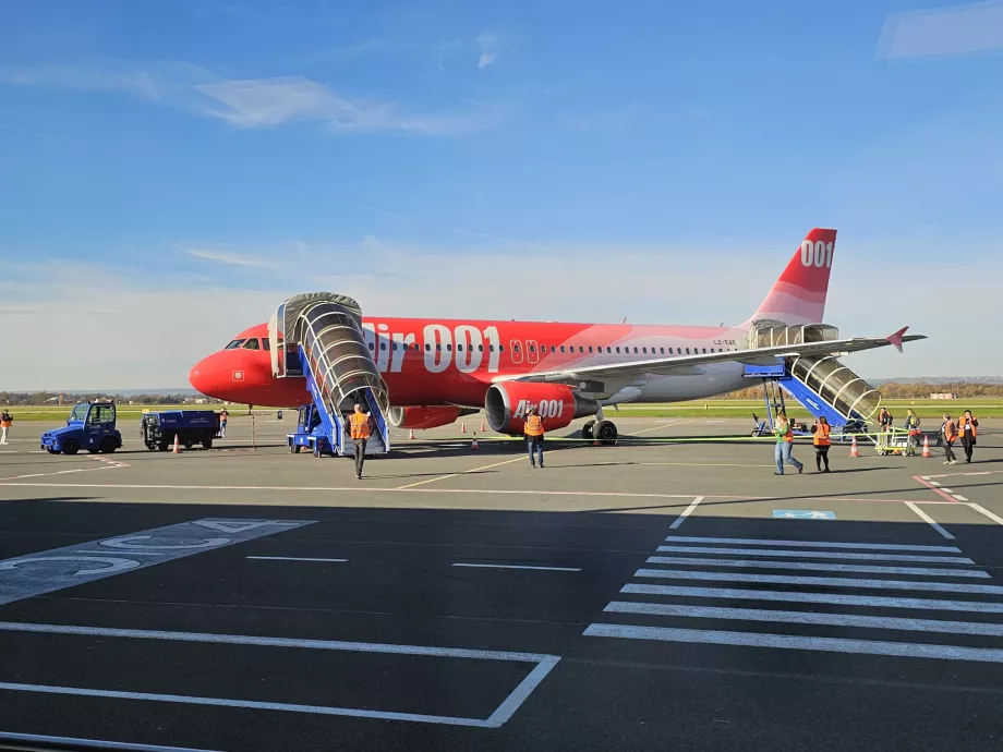 Airbus A320 в аеропорту Острави