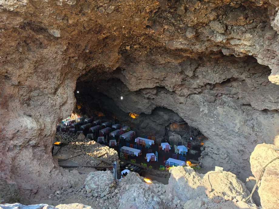 Перший погляд на ресторан La Gruta