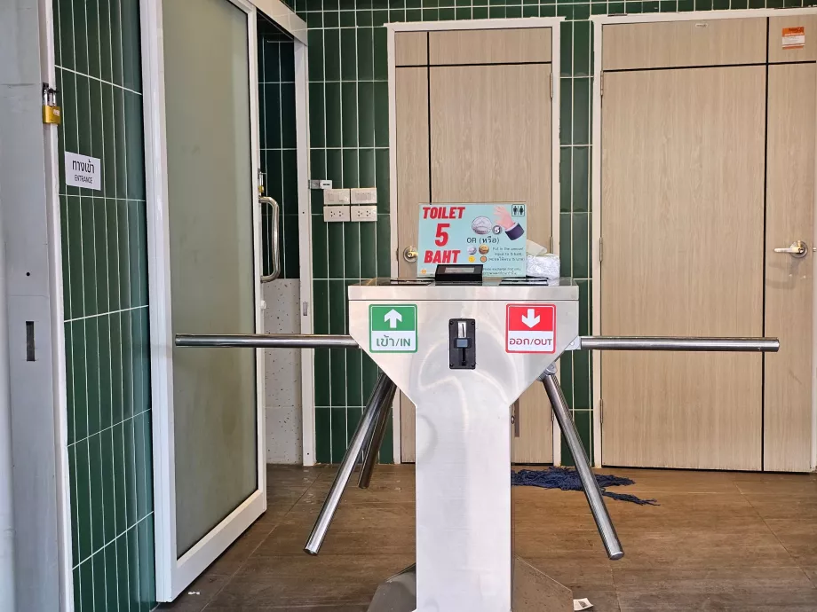 Ринок Чатучак, громадські туалети