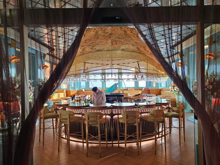 Akara Sky Hanuman - ресторан