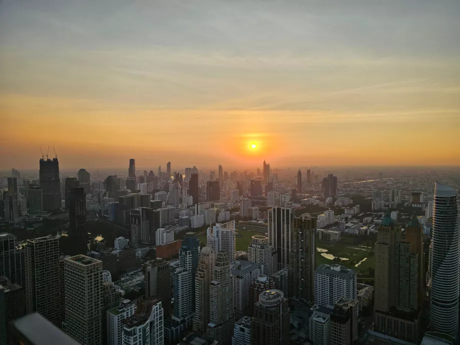 Захід сонця з Акари Sky Hanuman