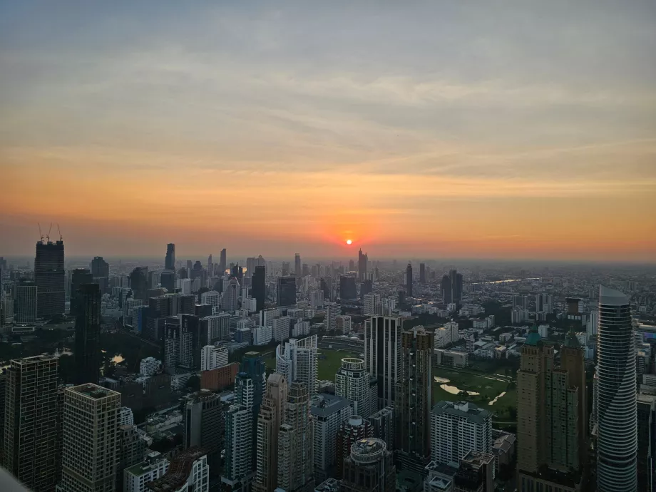 Захід сонця з Акари Sky Hanuman