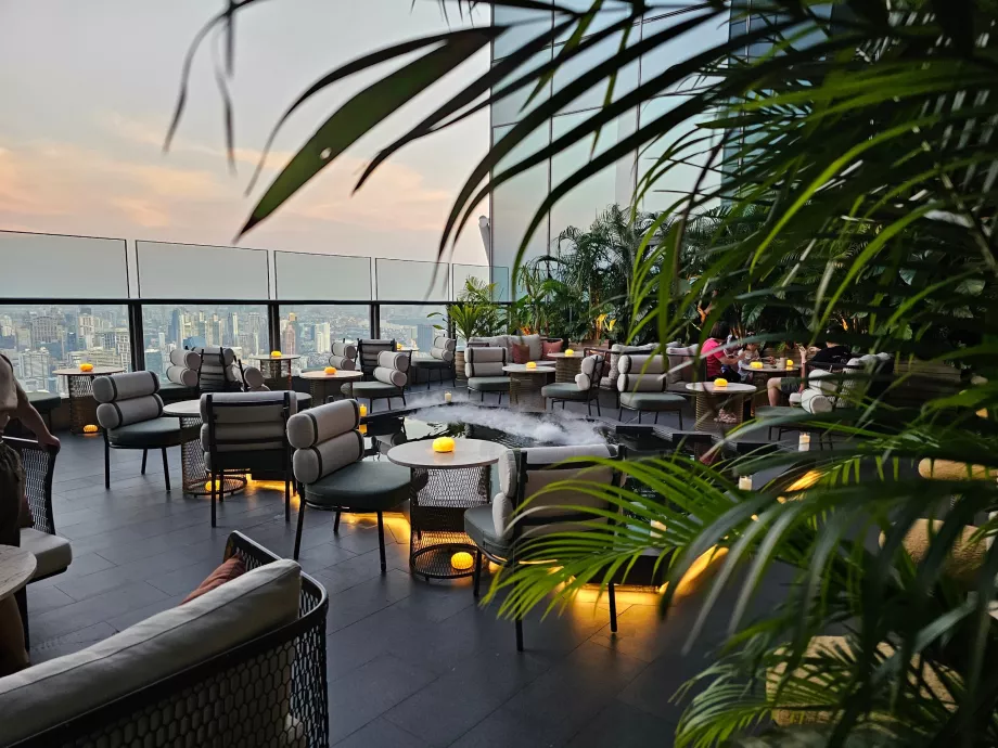 Ресторани в готелі Akara Sky Hanuman