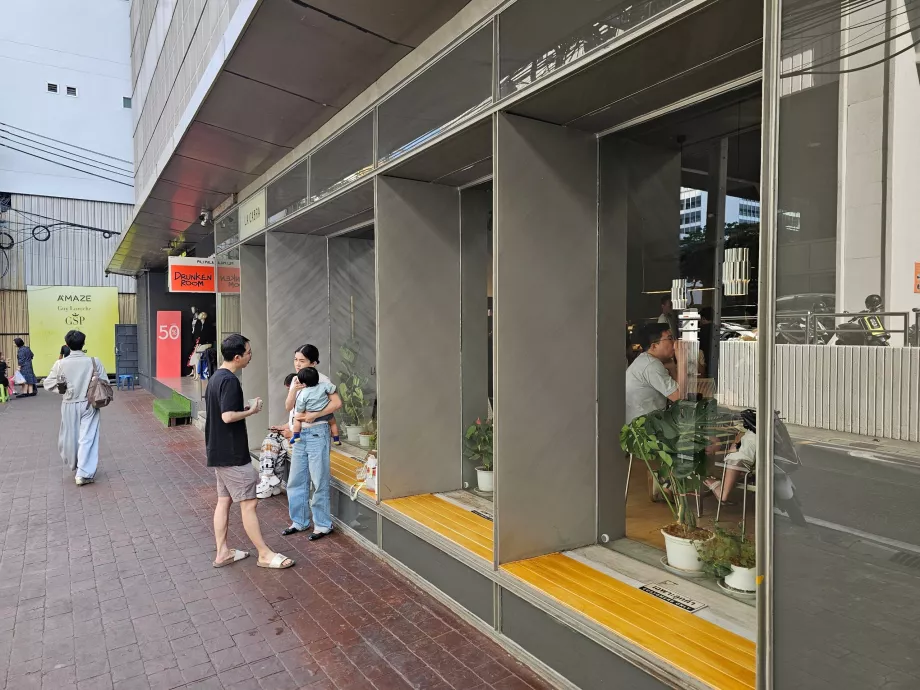 La Cabra, сидіння на відкритому повітрі