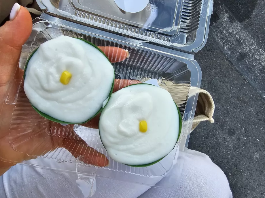 K. Панірувальний липкий рис - тайський пудинг