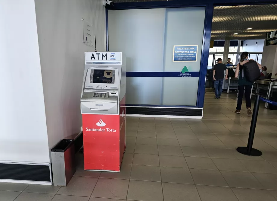 Банкомат в аеропорту Піко Пікс