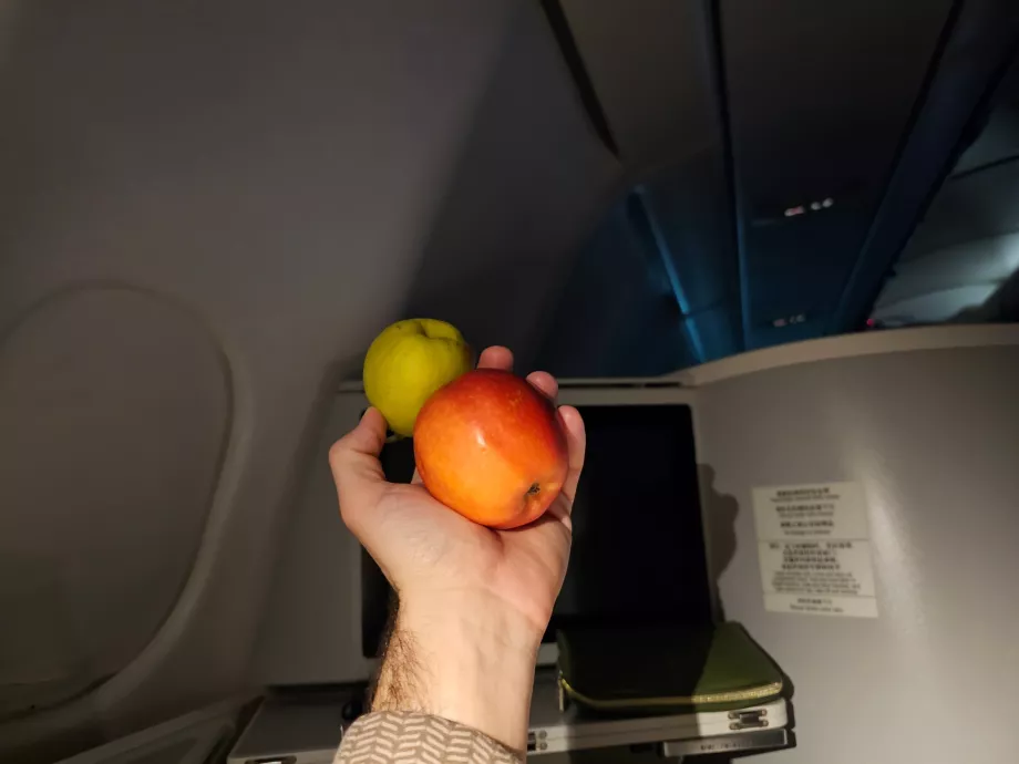 Плід у польоті