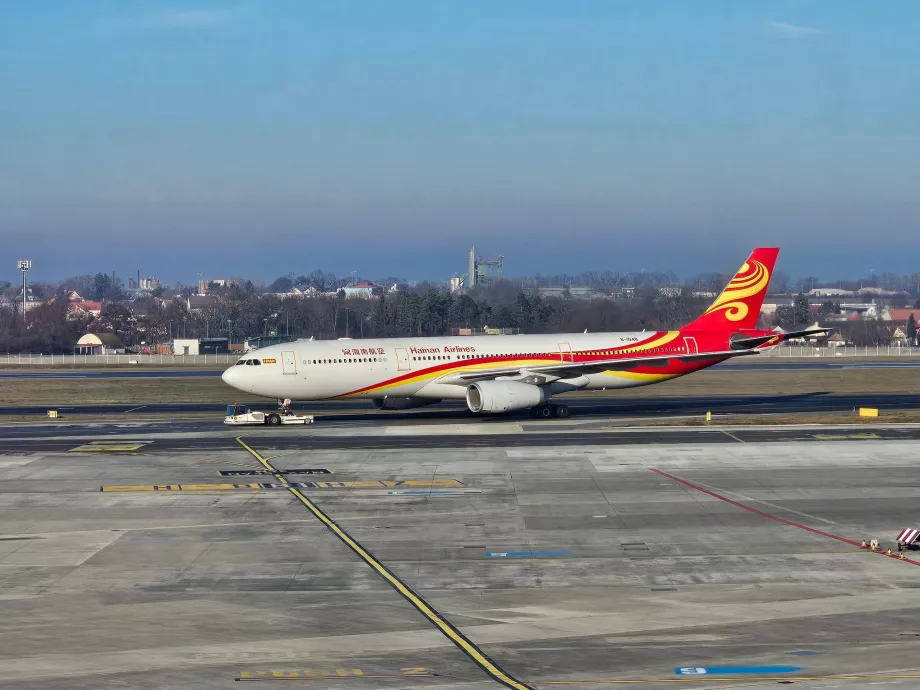 Airbus A330-300 Hainan Airlines у Празі