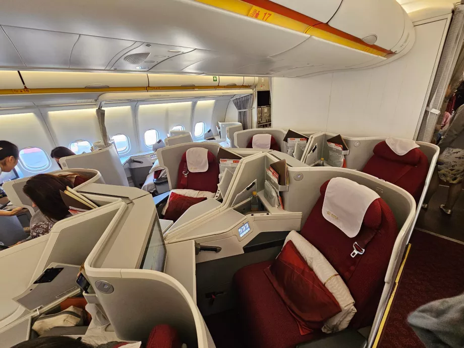 Пара сидінь посередині