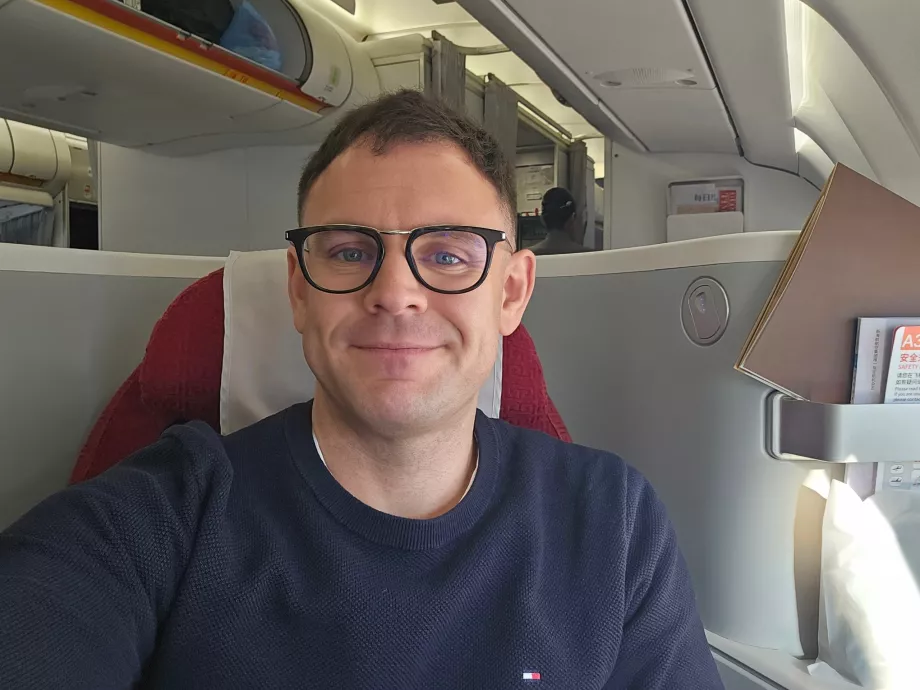 Я в бізнес-класі авіакомпанії Hainan Airlines