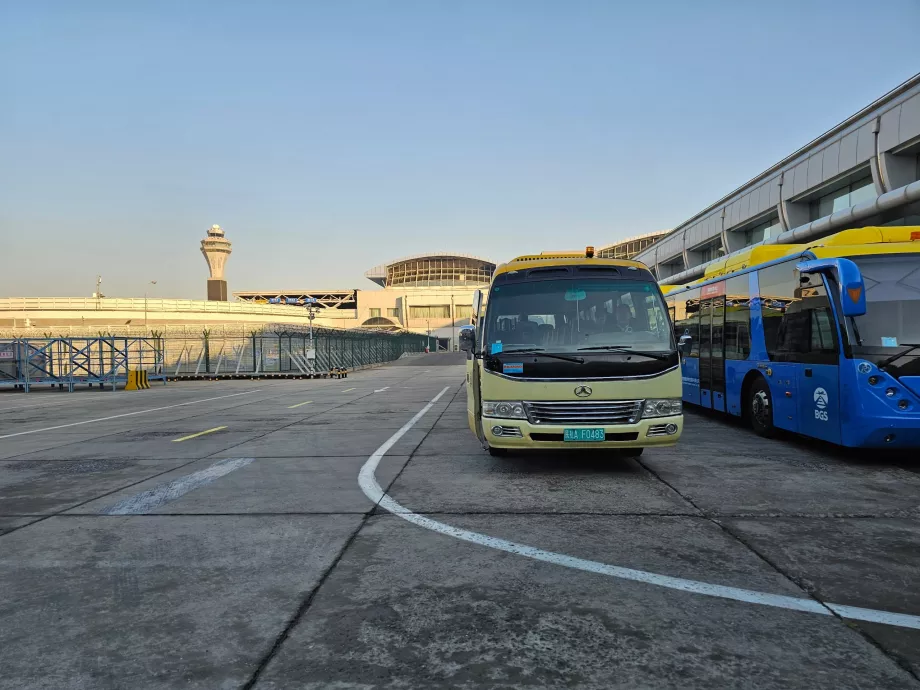 Автобусний трансфер до літака