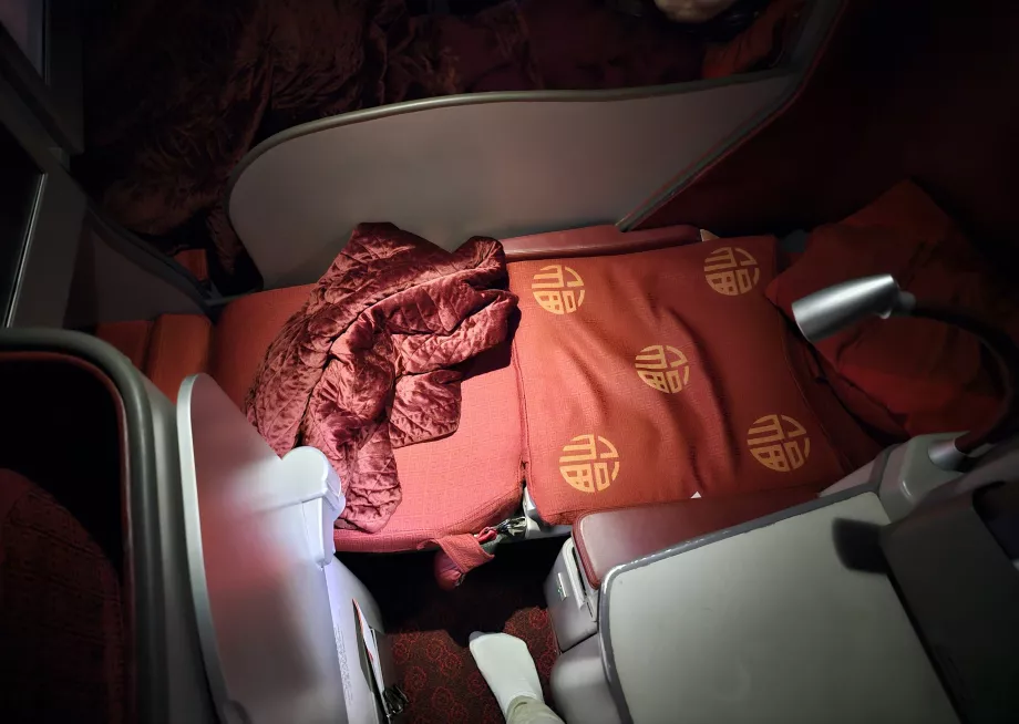 Диван розкладається в ліжко