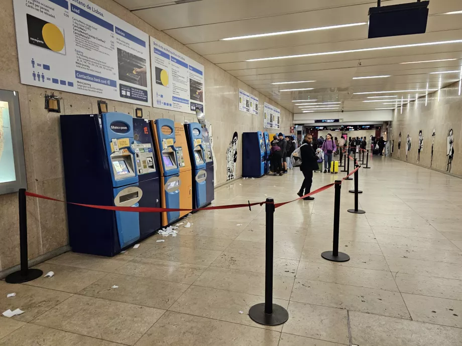 Квиткові автомати в метро (також дійсні для автобусів і трамваїв)
