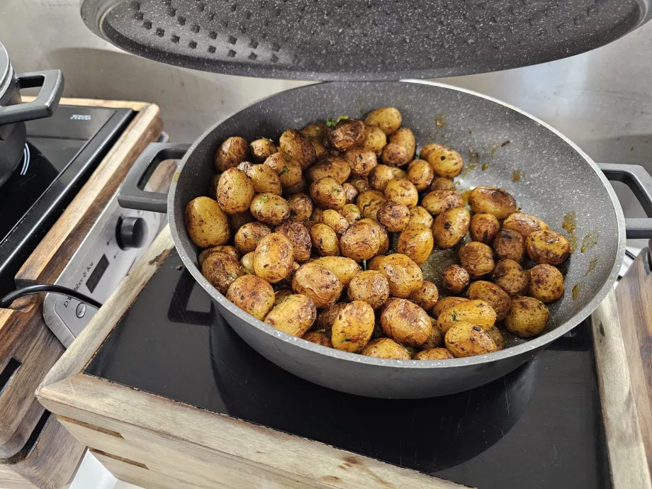 Картопля - обіднє меню