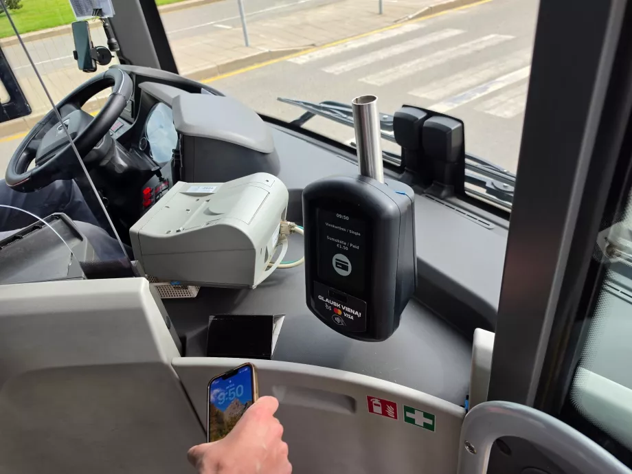 Оплата карткою в автобусі