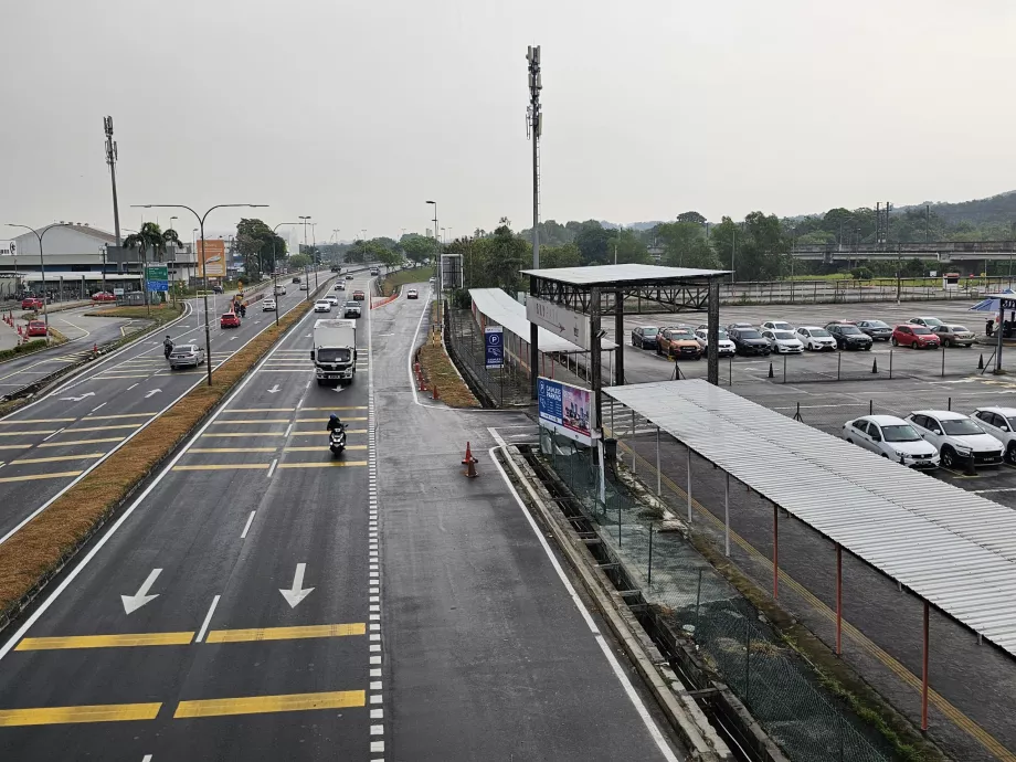 Автобусна зупинка в напрямку KL Sentral