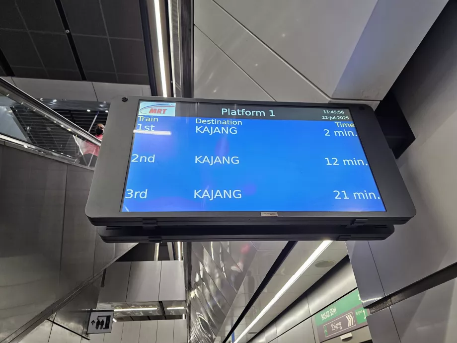 Інформаційні стенди в метро