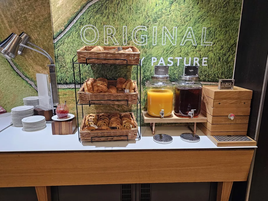 Соки та випічка