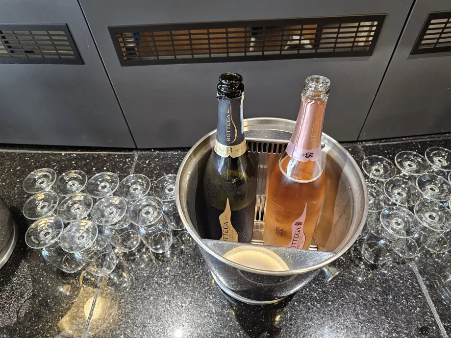 Шампанське.