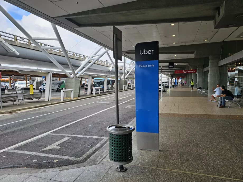 Uber, кіоск, термінал 3