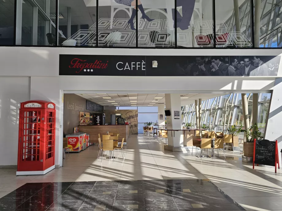 Кафе в громадській зоні