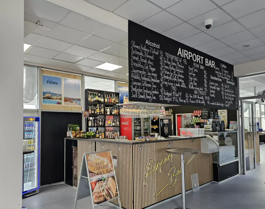 Бар в аеропорту після перевірки на безпеку