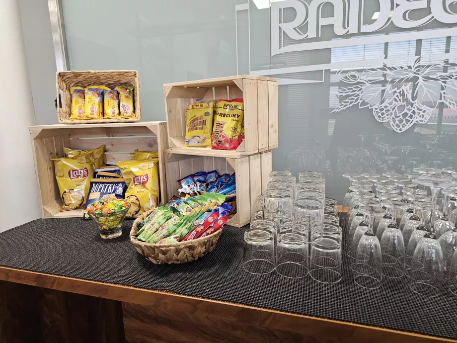 Солодощі, чіпси та солоні закуски