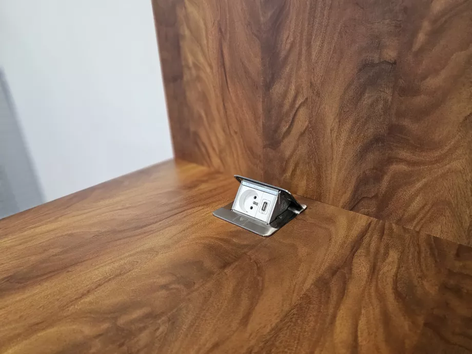 Розетки та USB-роз'єми