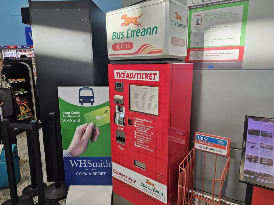 Квитковий автомат у залі прильоту