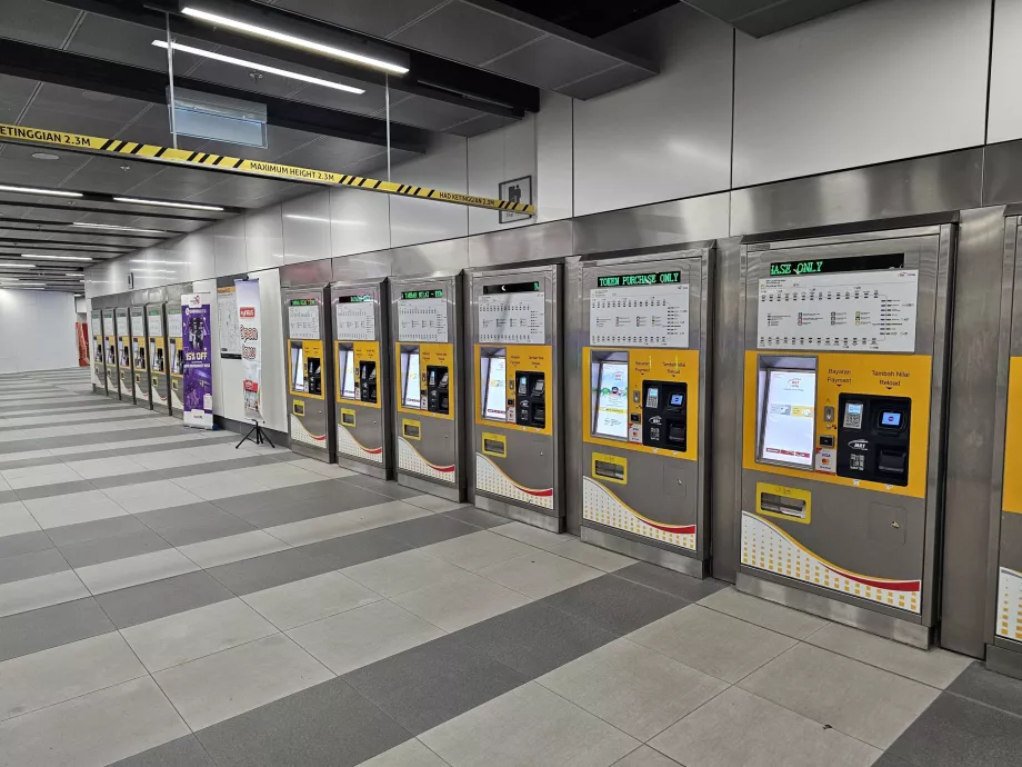 Квиткові автомати в метро