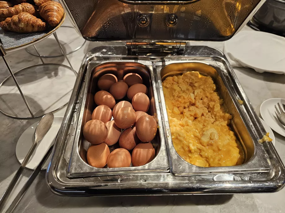 Пропозиція сніданку - гарячі страви