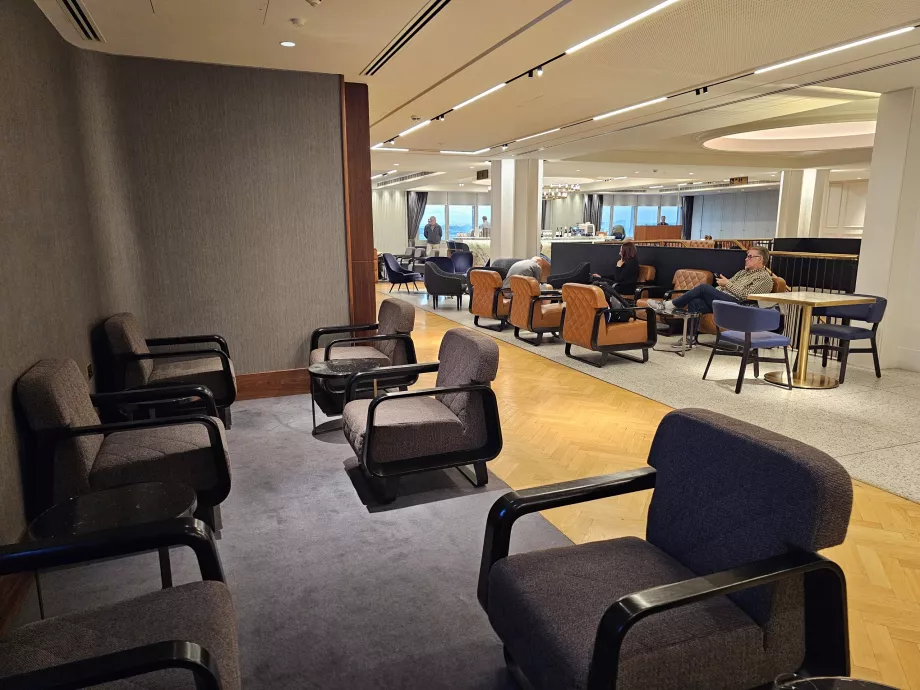 Крісла в зоні відпочинку