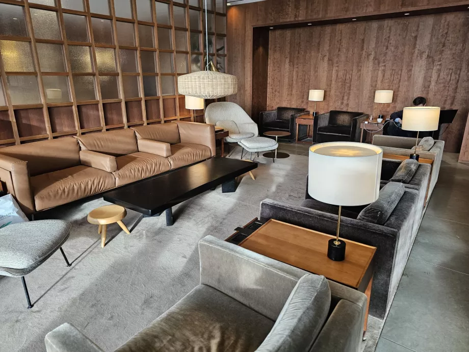 Крісла та дивани