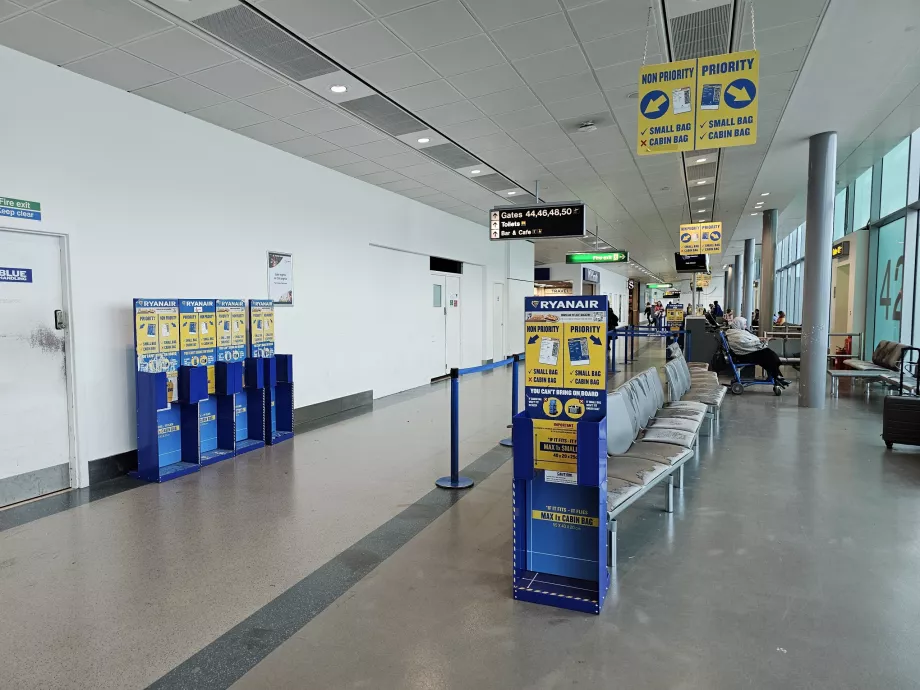 Шаблони для вимірювання багажу, Ryanair