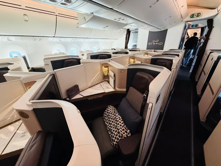 Новітній салон бізнес-класу B789 авіакомпанії Etihad